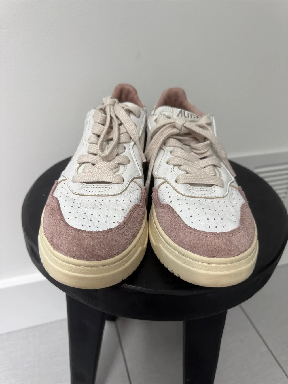 Autry Women’s White & Dusty Pink Low-Top Sneakers
